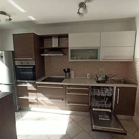 아파트 Apartma Cirab
