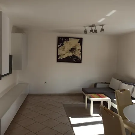 Apartma Cirab 코페르
