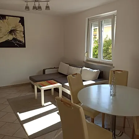 Apartma Cirab 코페르
